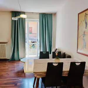 Appartement Appartmentslapiazzetta -1-2-6, Sesto Calende